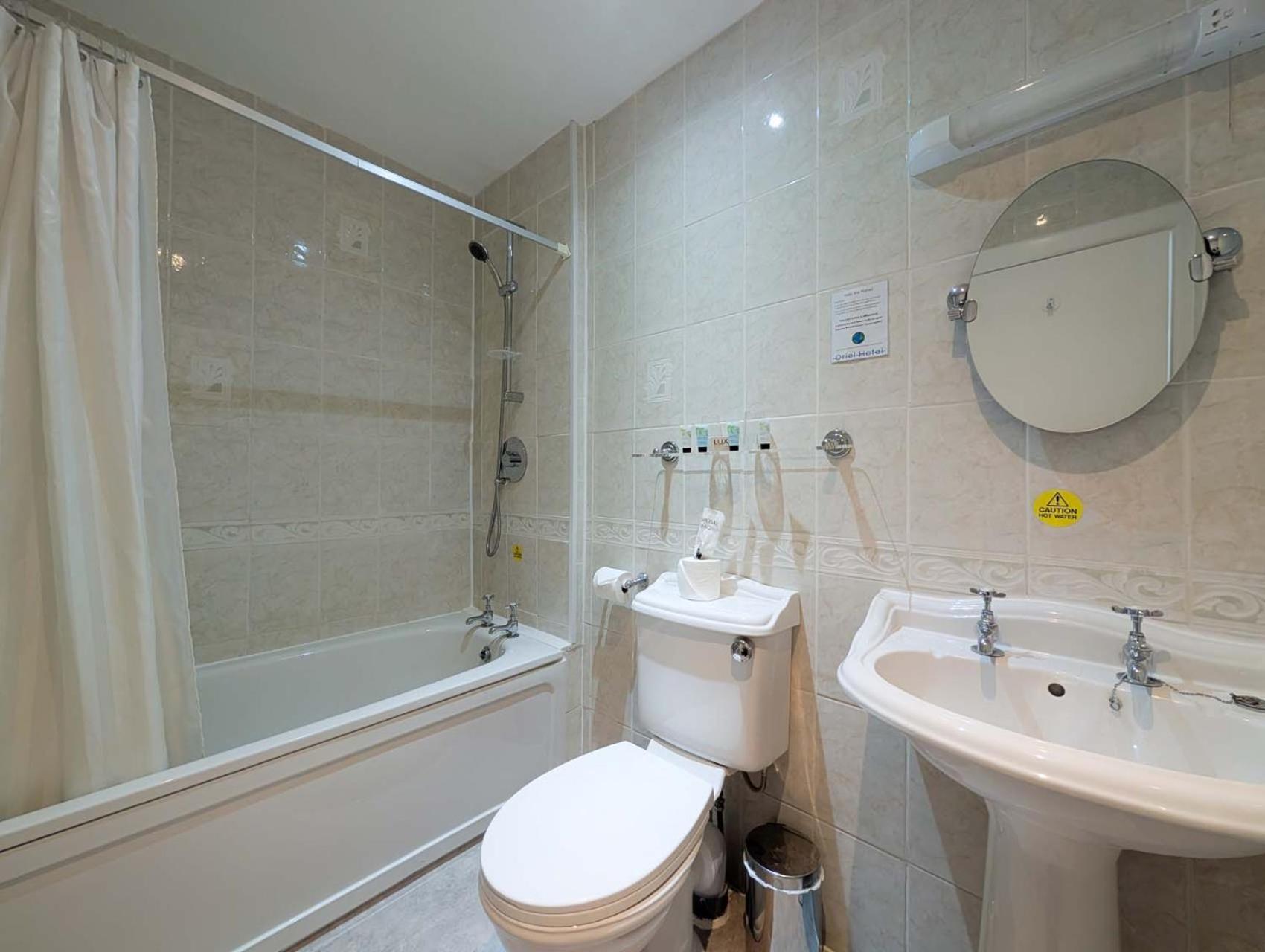 Oriel Hotel St Asaph Buitenkant foto