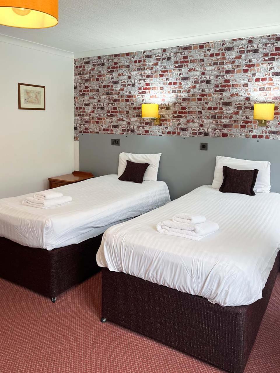Oriel Hotel St Asaph Buitenkant foto