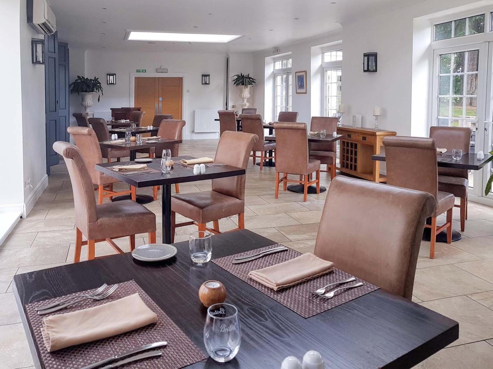 Oriel Hotel St Asaph Buitenkant foto