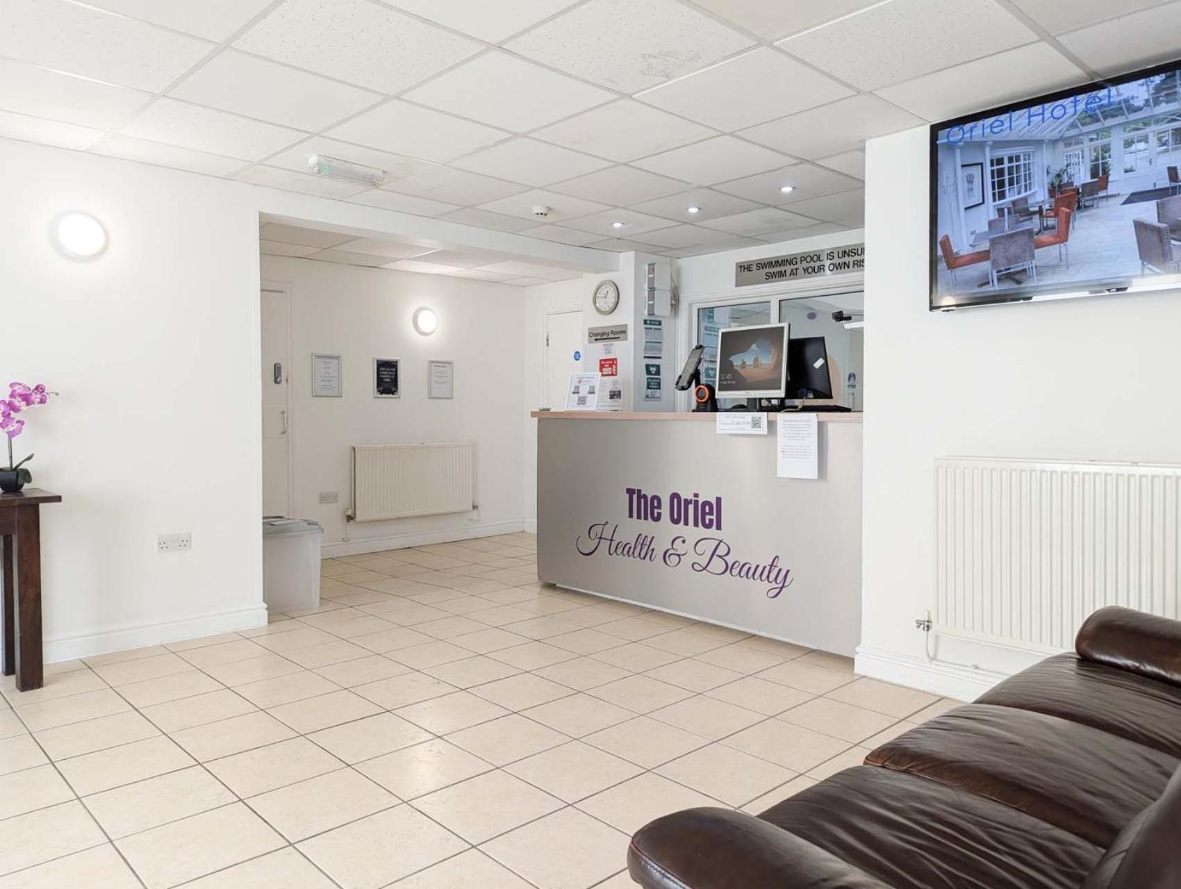 Oriel Hotel St Asaph Buitenkant foto