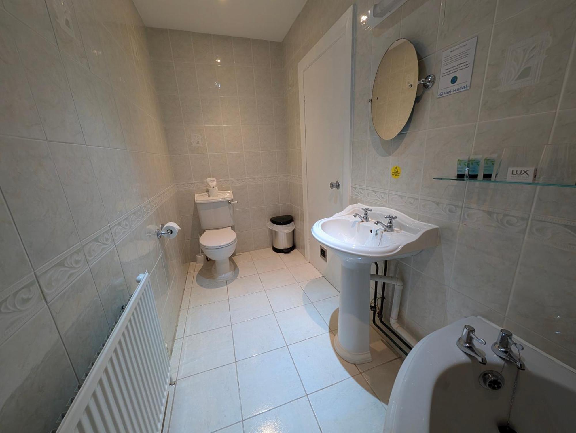 Oriel Hotel St Asaph Buitenkant foto